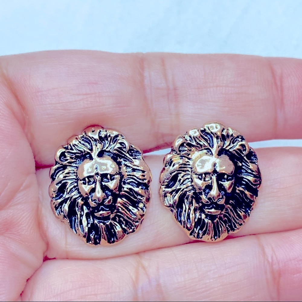 ❤️Seller’s Pick❤️ ❣️$25/3❣️ Lion King Stud Earrings - Picture 4 of 7